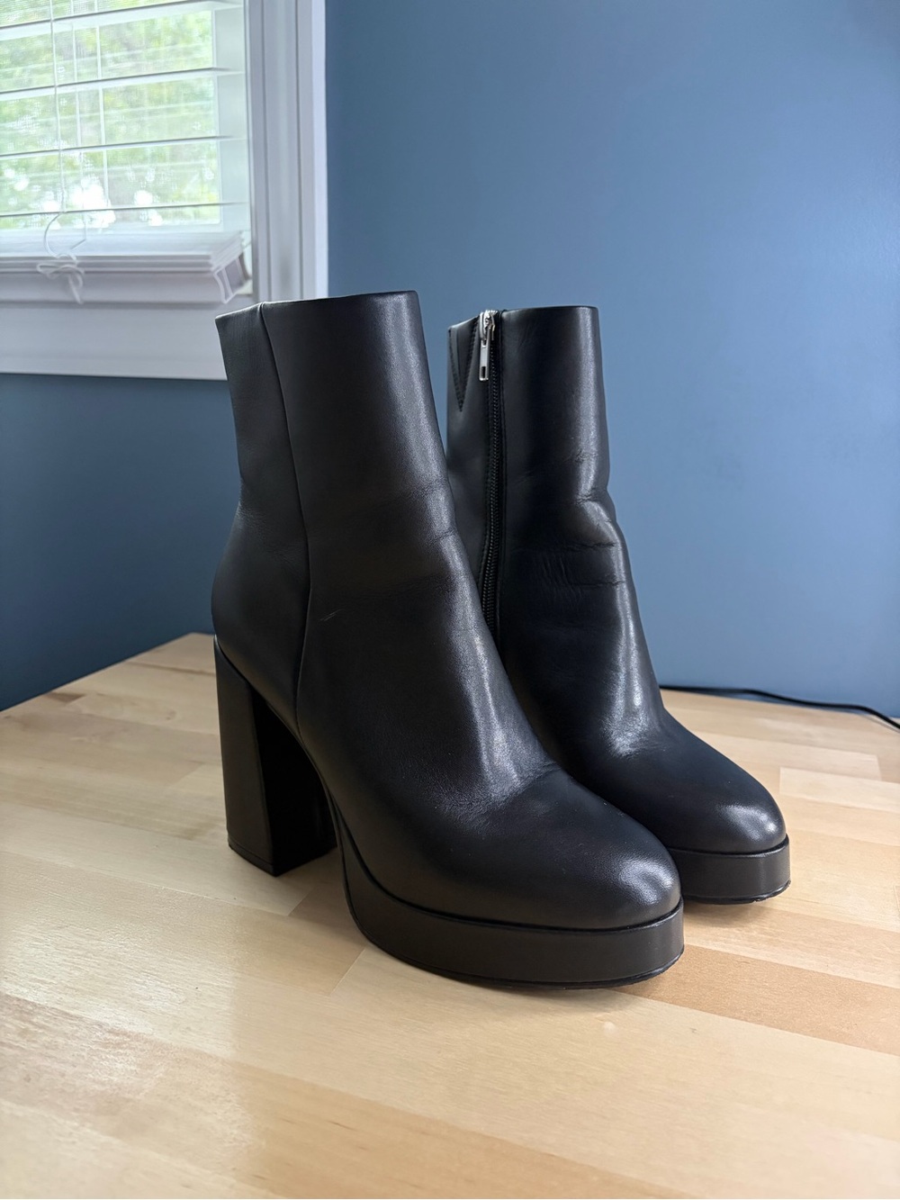 Steve Madden Tyra Black Leather Boots size 6.5